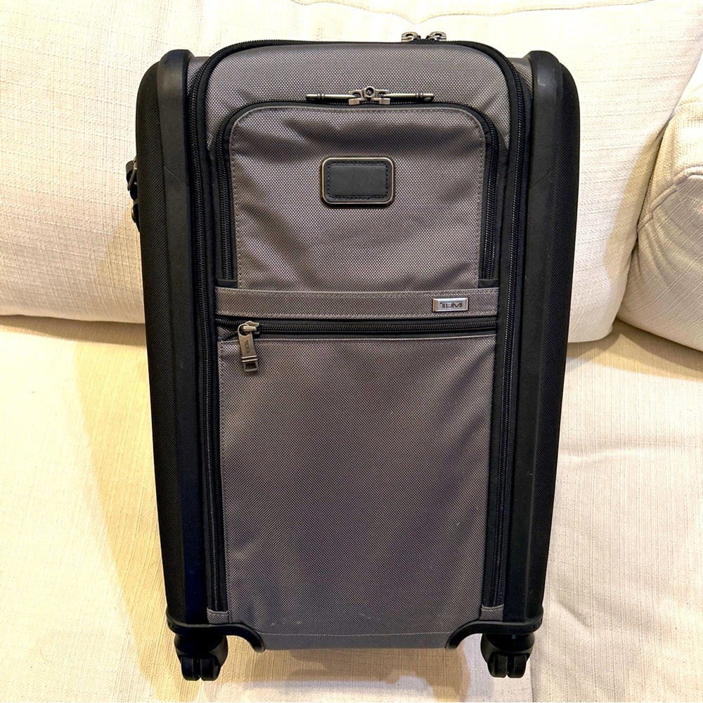 TUMI Alpha 3 Expandable International 4 Wheeled Carry-On Suitcase 22 inch NEW